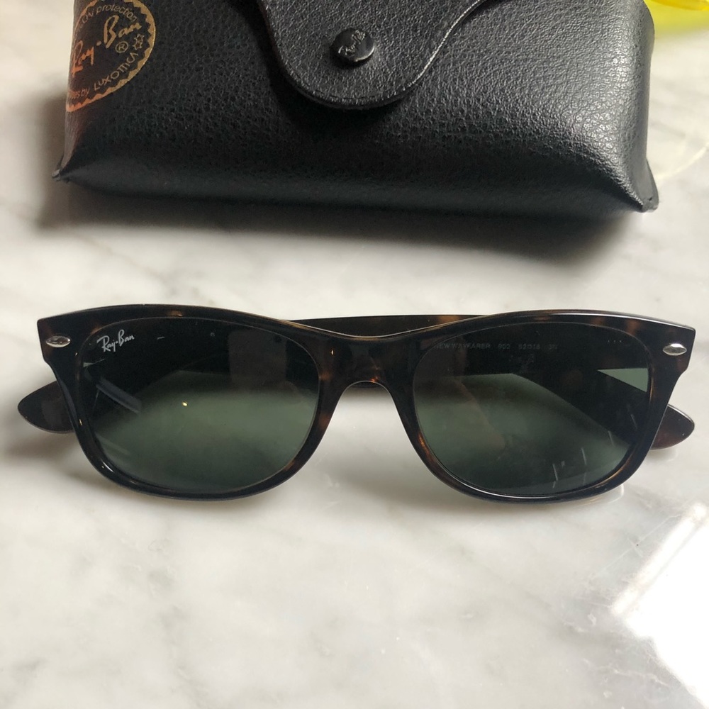 Brand new Ray-Ban new wayfarer classic